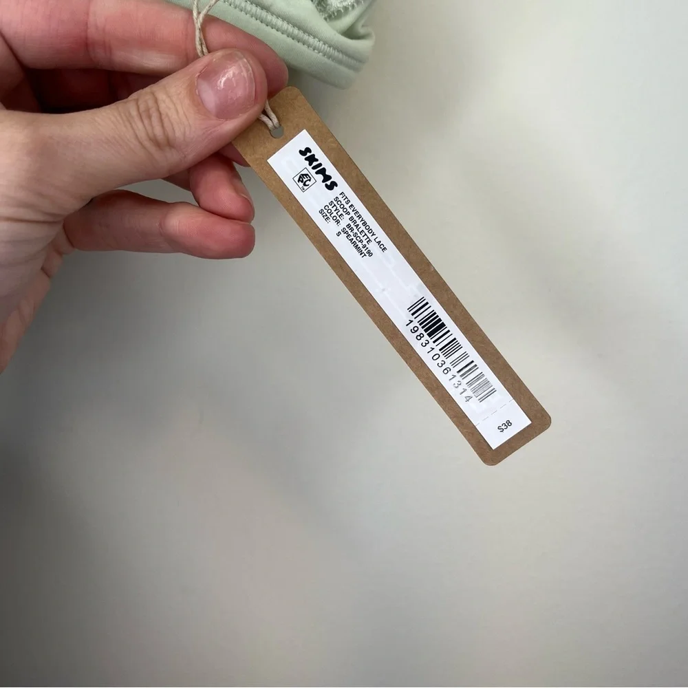 SKIMS Fits Everybody Lace Scoop Bralette - Spearmint - Picture 4 of 7